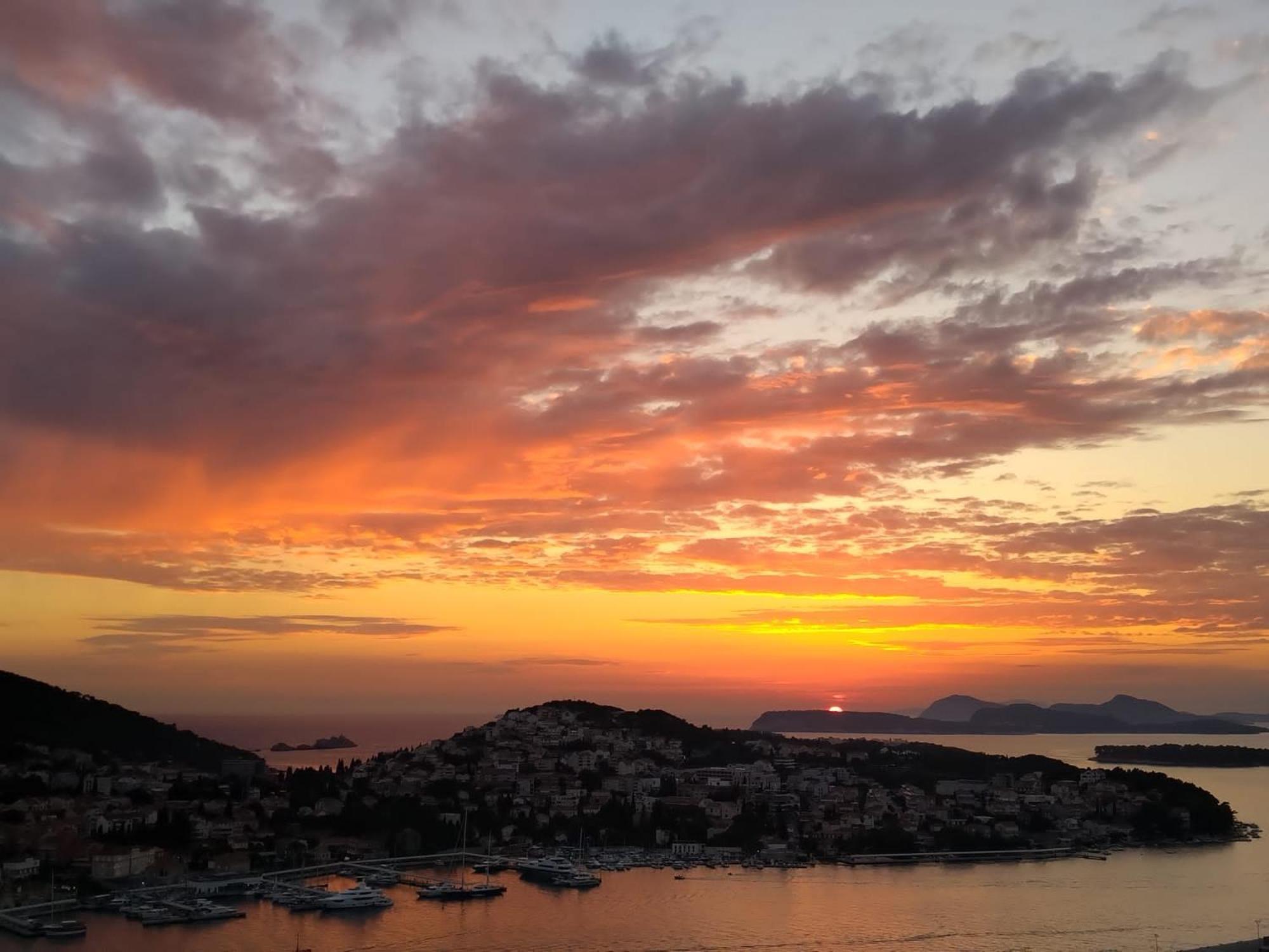 Rooms Anela With Large Common Tarrace And Beautiful Sea View Dubrovnik Bagian luar foto