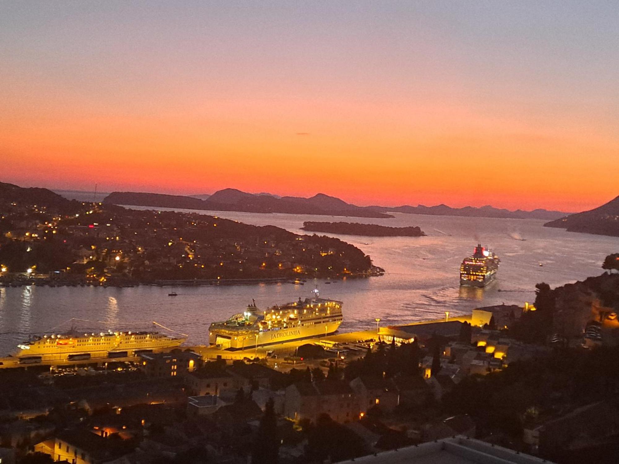 Rooms Anela With Large Common Tarrace And Beautiful Sea View Dubrovnik Bagian luar foto